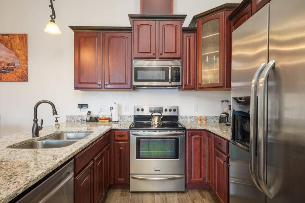 Luxury Downtown Rental - La Dolce Vita Villa #3 Моаб Экстерьер фото